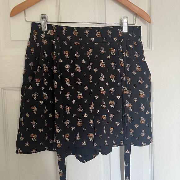 Wilfred Georgette Shorts - Picture 2 of 8